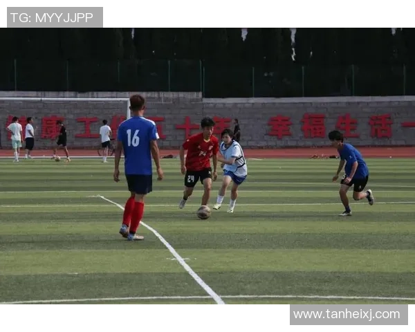 武汉足球队的崛起与发展探讨展现足球力量与团队精神的结合 武汉足球队的崛起与发展探讨展现足球力量与团队精神的结合