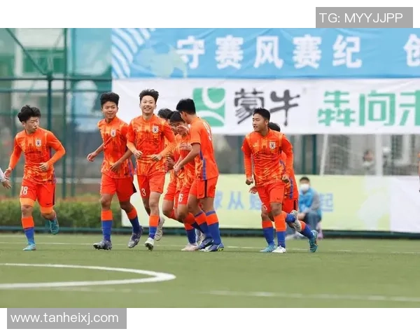 蒙牛赞助的足球明星有哪些他们在球场上的精彩表现和成就分析